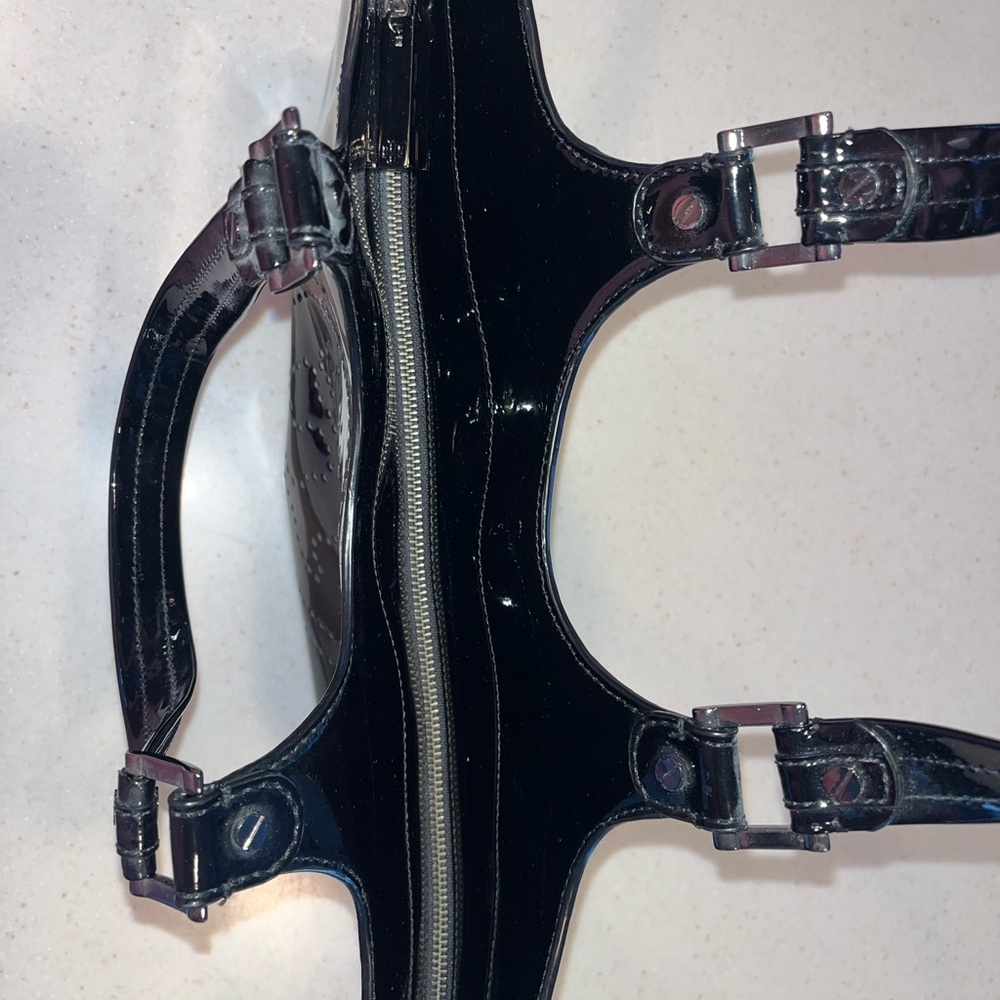 Tory Burch Black Tote Bag with Glossy Finish and Sturdy Handles - Picture 7 of 7
